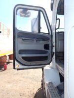 Freightliner Columbia - Image 11